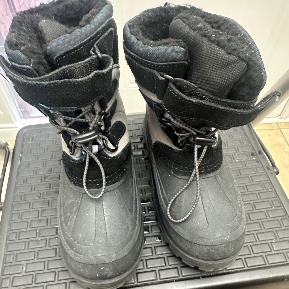 Black Rain and Snow Boots with Waterproof Material and Plush Lining